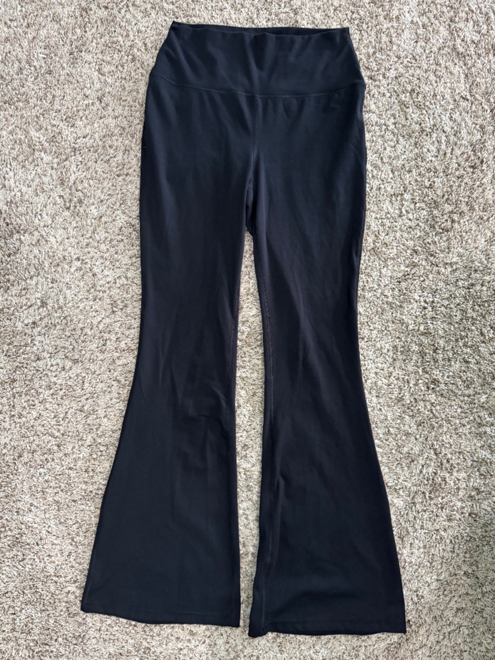 Women's flare yoga pants with back pockets black size Large-SUPER SOFT